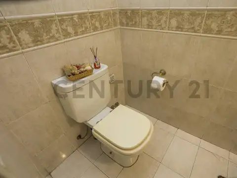 Casa 5 ambientes con 3 baños