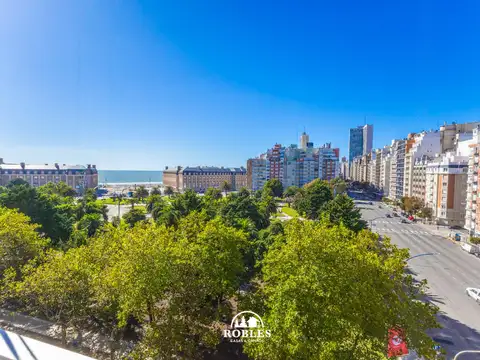Departamento cuatro ambientes frente a plaza Colon 