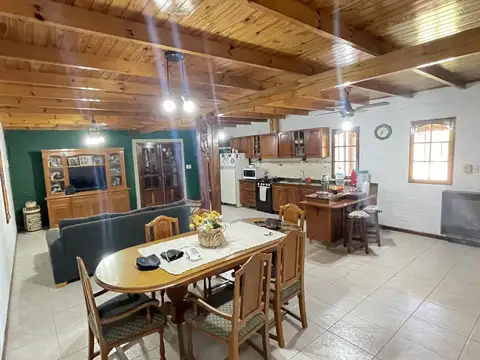 Casa 5 ambientes con 2 baños