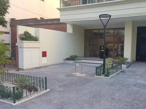 Cochera en alquiler en edificio, fija, techada