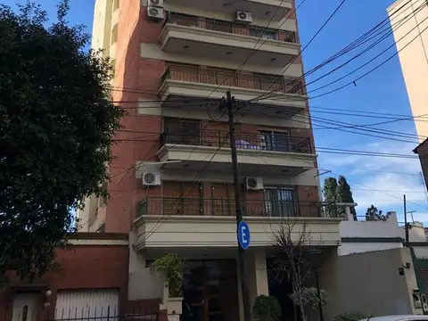 Cochera en alquiler en edificio, fija, techada