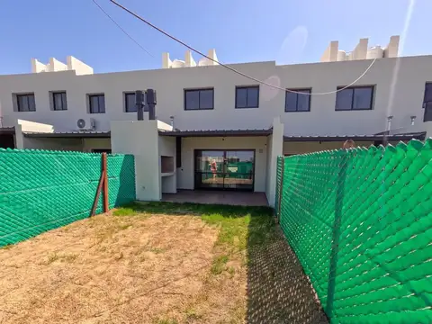 Casa en Alquiler con 1 cochera