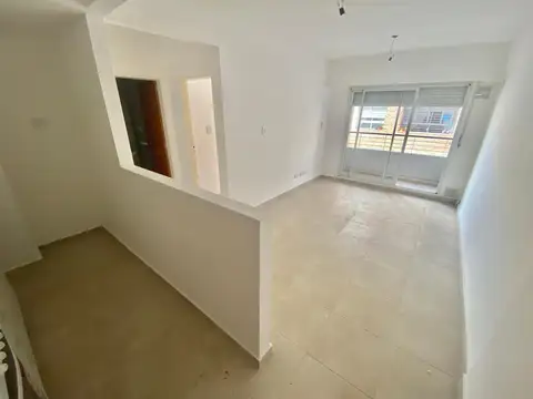 Alquiler departamento un dormitorio con balcón. maipú y san luis