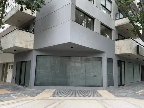 Local en esquina, alto gastronomia, 195 m2 totales (85m2 SS)