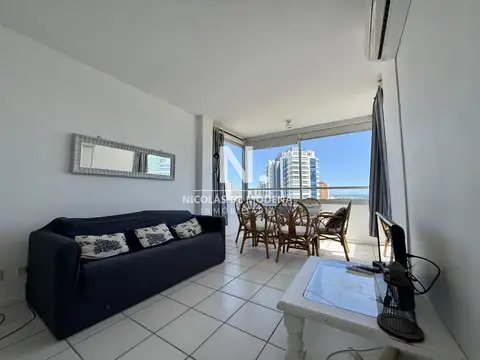 En venta apartamento de 2 dormitorios en Playa Mansa, Punta del Este