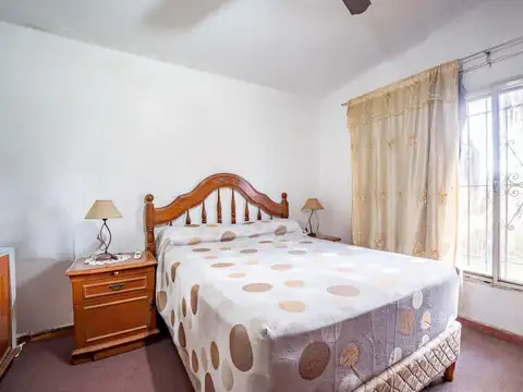 VENTA - Casa 3 dormitorios, jardín y piscina - Garita 15, Funes.