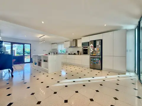 VENTA/ VIVIENDA CALIDAD PREMIUM/ QUINCHO/ PILETA