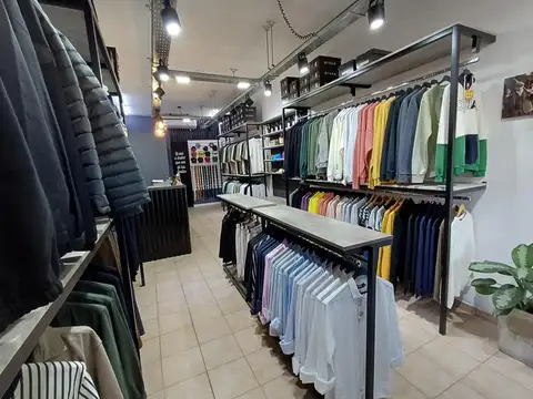 VENTA LOCAL DE ROPA SOBRE AV. COMERCIAL EN BARRIO SALADILLO