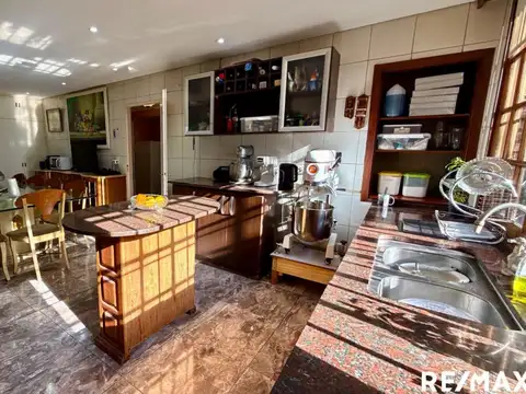 Casa 6 ambientes con 4 baños
