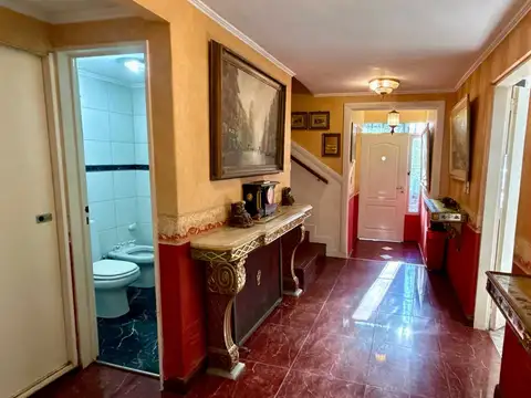 Casa en Alquiler con 4 cocheras
