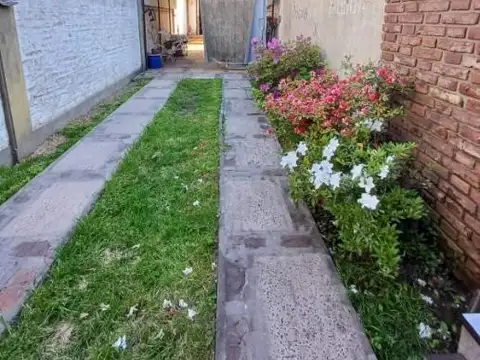 Casa en Venta 4 ambientes con  cochera en  Tigre Centro