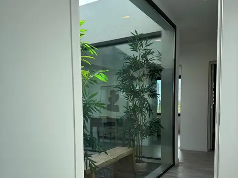 Casa 6 ambientes con 2 baños