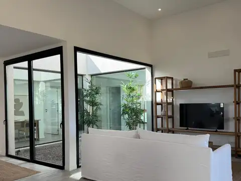 Casa en  VENTA 3 dormitorios EN BARRIO VIDA CLUB DE CAMPO