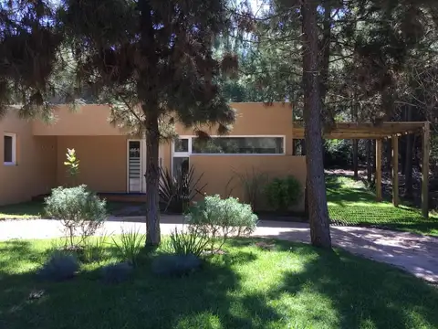 Casa en Venta 4 Dormitorios en Costa Esmeralda Barrio Golf Barrio Privado