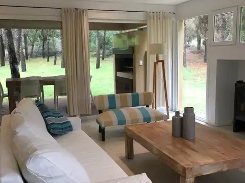 Casa 5 ambientes con 4 baños