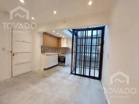 2 Ambientes con Patio en Almagro! Hecho a nuevo!