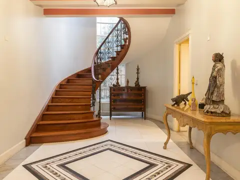 Casa 7 ambientes con 6 baños