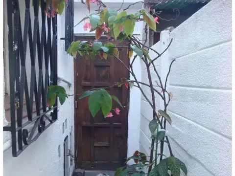CASA DE 4 AMB CON PATIO EN LINIERS BARRIO LAS 1000 CASITAS