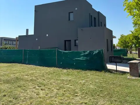 Casa en venta San Pablo barrio privado pilar 4 dormitorios pileta