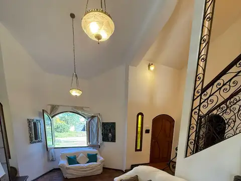 Casa 6 ambientes con 2 baños