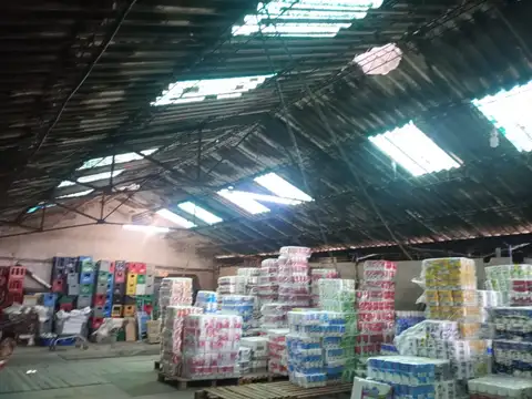 HERMOSO GALPÓN CON ENTREPISO EN QUILMES OESTE U$S 390.000.-