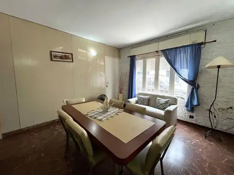 Casa 6 ambientes con 2 baños