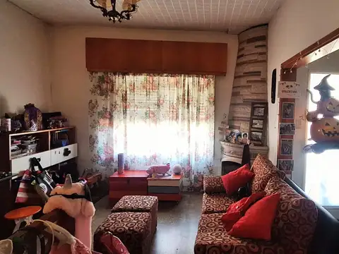 VENTA  DE MUY LINDA VIVIENDA * 3 AMB + GARAJE + SUSTENTABLE