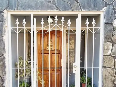 VENTA  DE MUY LINDA CASA * 3 AMB * APTA CREDITO