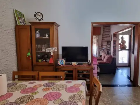Casa 3 ambientes con 2 baños