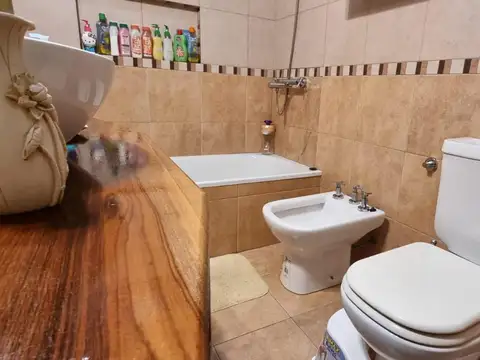 VENTA  DE MUY LINDA CASA * 3 AMB * APTA CREDITO