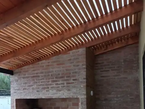 Casa en Alquiler con 1 cochera