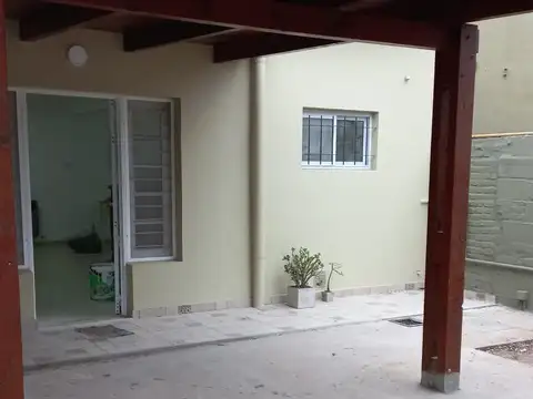 CASA 2 DORMITORIOS / FUNES