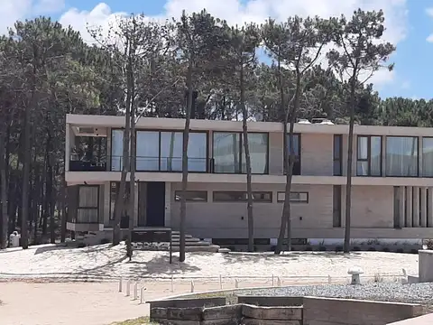 Casa en Venta en Villarobles, USD 1.450.000
