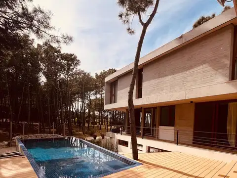 Casa en Venta con 8 cocheras
