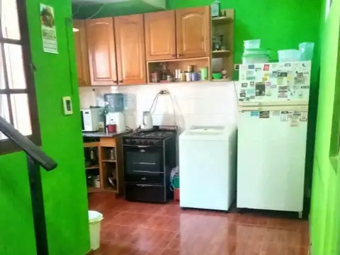 Casa 4 ambientes con 2 baños