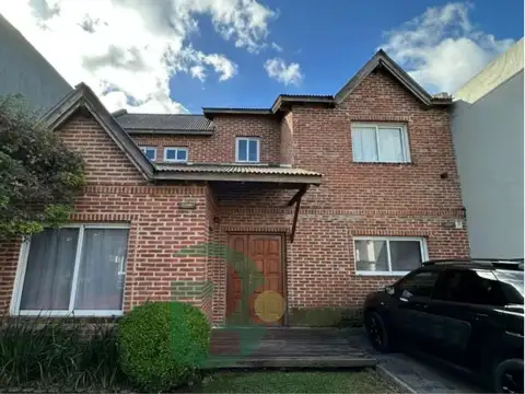 Venta Casa.4 amb.Bo.Cerrado La Araucaria.Bella Vista