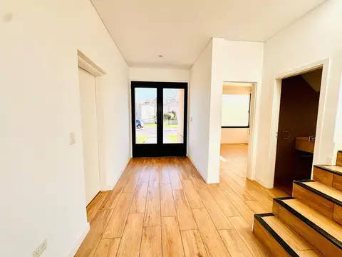 Casa 7 ambientes con 4 baños