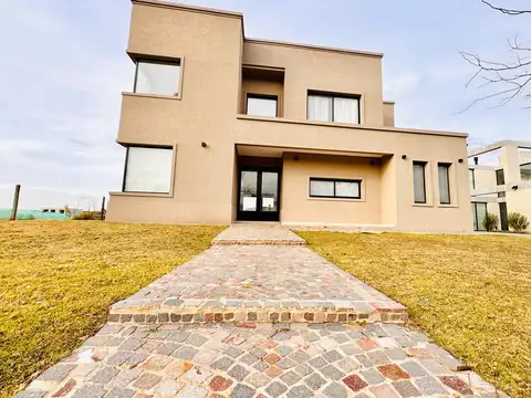 Casa en Alquiler de 5 dormitorios