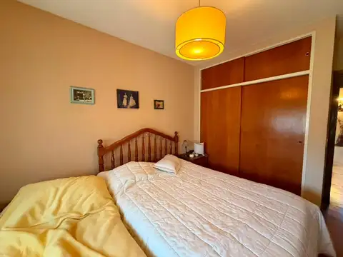 Casa en Alquiler con 2 cocheras