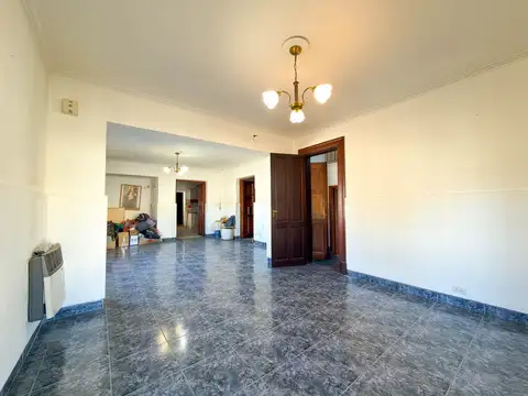 CASA CON IMPORTANTE GALPON EN MARIA IGNACIA VELA