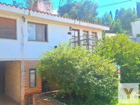 Casa en Venta - 4 Dormitorios 3 Baños - 427mts - Punilla - Villa Giardino