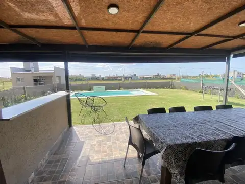 Casa en Venta 3 ambientes con parrilla y pileta