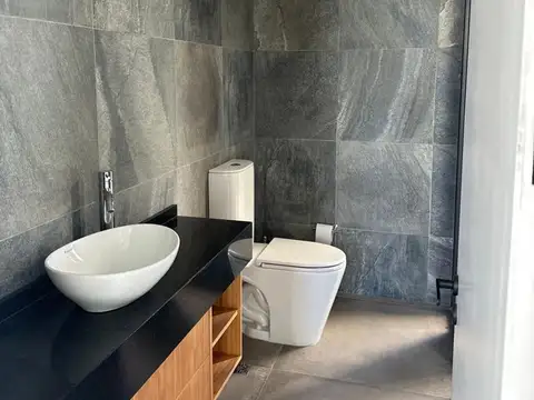 Casa 4 ambientes con 4 baños