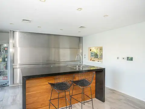 Casa en Venta con 6 cocheras