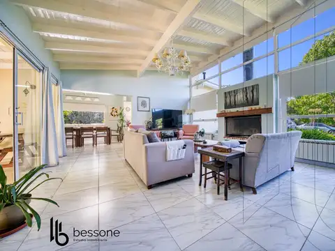 Casa 4 ambientes con 3 baños