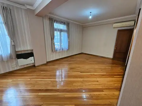 Semipiso de 3 ambientes al frente en edif de categoría!