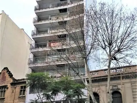 Alquiler de Departamento Monoambiente con Balcón y Cochera en el Barrio de Barracas 