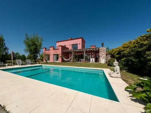 Casa en Venta en El Canton, USD 370.000