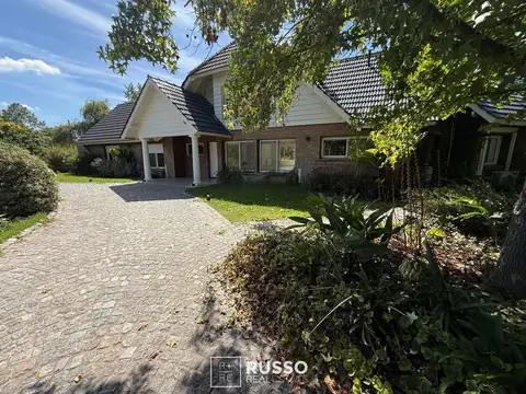 Casa en Venta con 3 cocheras