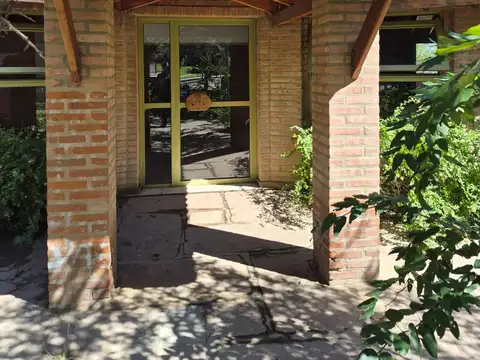 Importante Salón Gastronómico + Dpto en Merlo S.L.